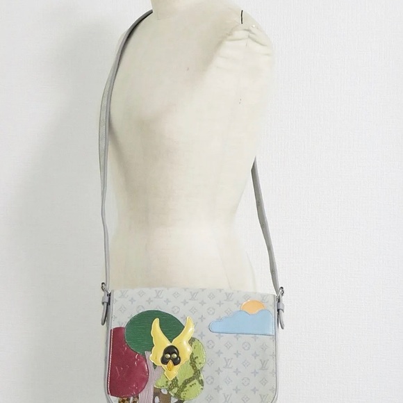 Authentic Louis Vuitton crossbody bag - Picture 2 of 7